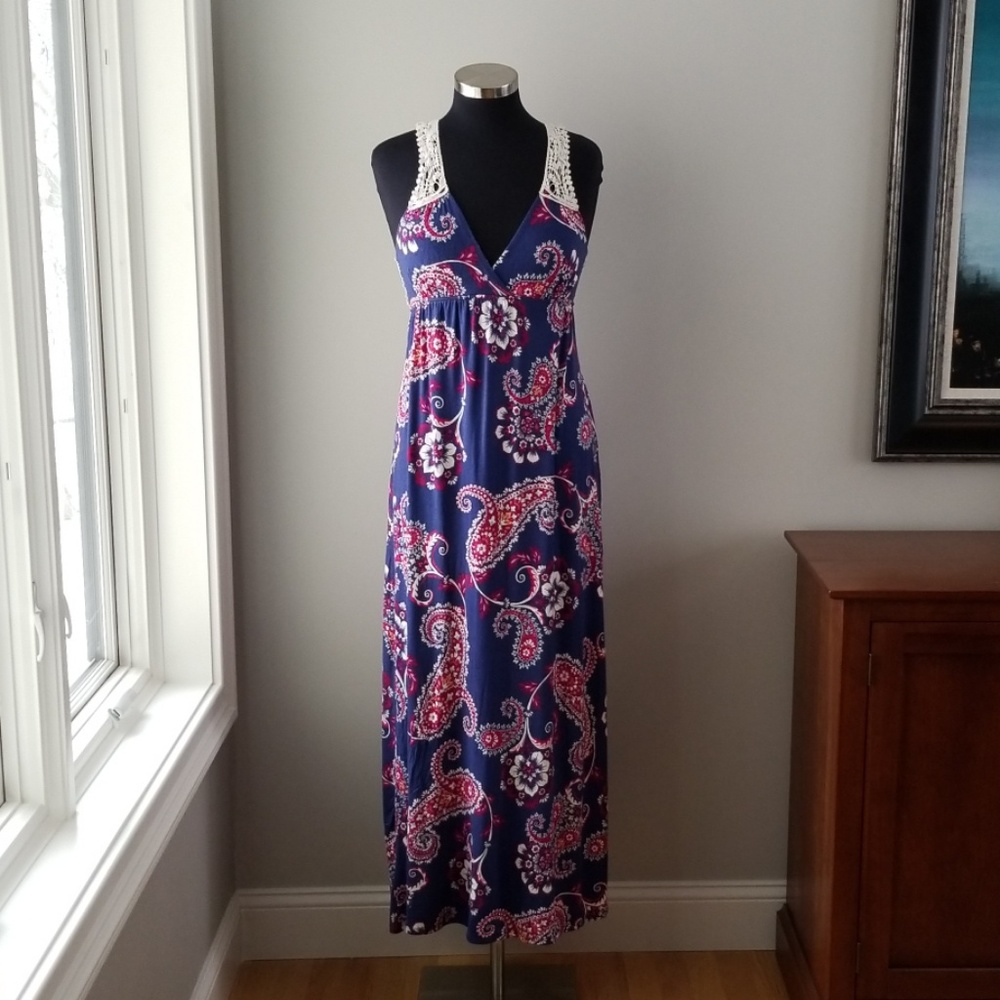 Paisley patterned maxi dress with lace open back
